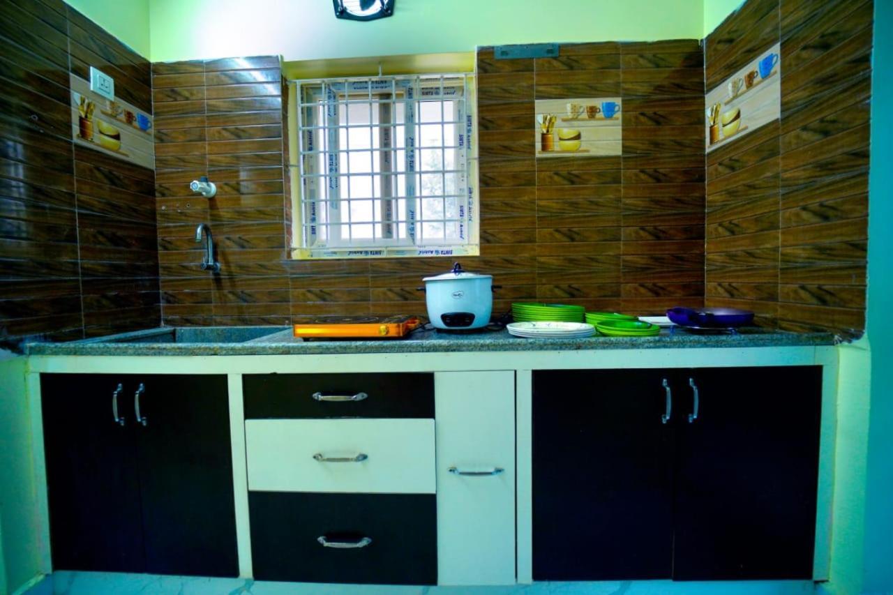 S S Home Stay -2Bhk & 1Bhk Luxury Ac Service Apartments For Group Of Families - Best Location - Modular Kitchen - Super Fast Wi-Fi- Near To Tirupati Bus Stand And Railway Station Extérieur photo
