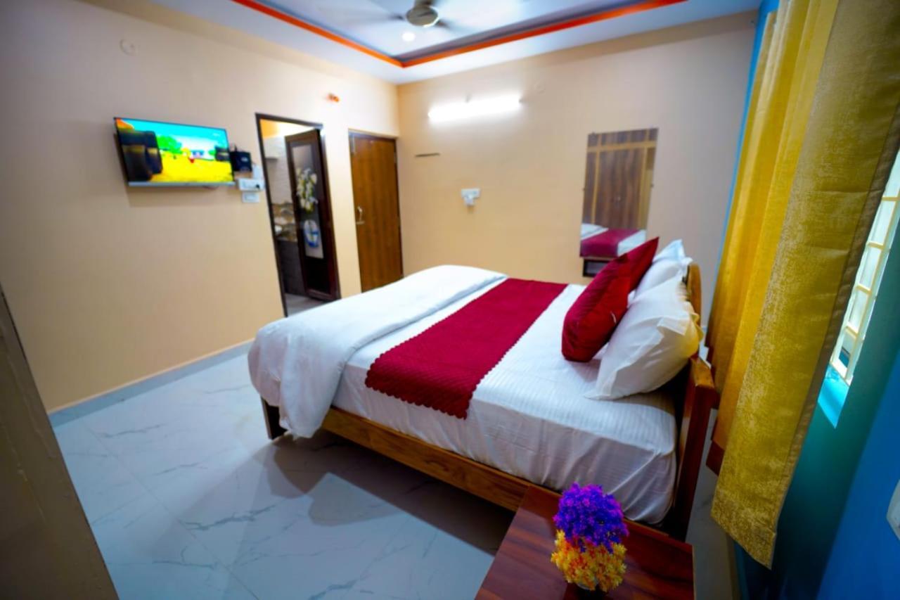 S S Home Stay -2Bhk & 1Bhk Luxury Ac Service Apartments For Group Of Families - Best Location - Modular Kitchen - Super Fast Wi-Fi- Near To Tirupati Bus Stand And Railway Station Extérieur photo